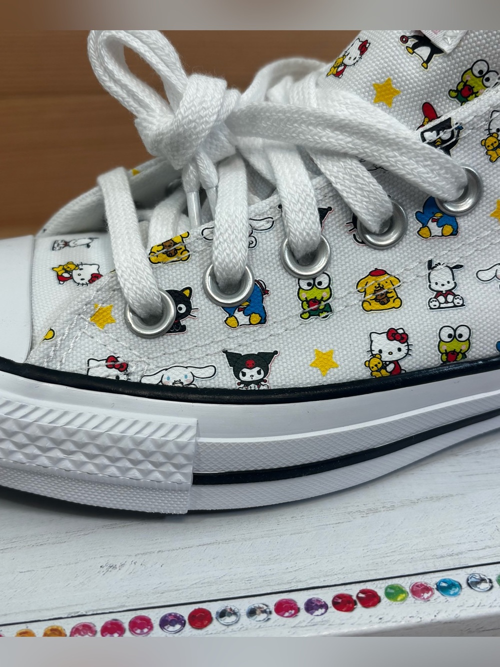 Converse HELLO KITTY And Friends Chuck Taylor White Low Sneakers Women's Sz 6.5 - Picture 2 of 11